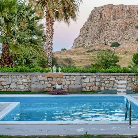 Haraki Villas Charaki