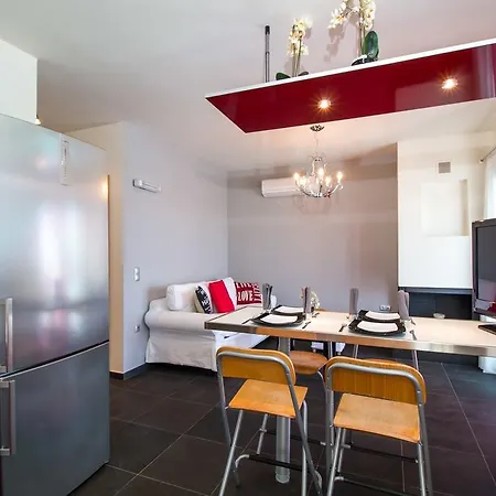 Vila Haraki Villas *